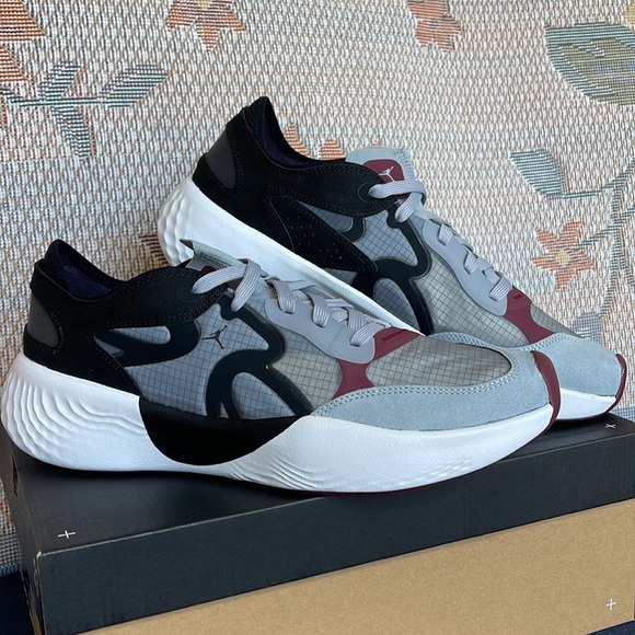 Jordan Delta 3 Low
Black/White/Cherrywood
Red/Wolf Grey
Men's Shoes
DN2647-001 - Picture 8 of 16